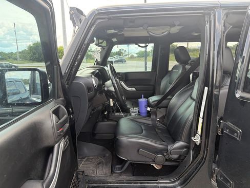 Used 2014 Jeep Wrangler Unlimited Rubicon w/ Connectivity Group AWD/4WD image 6
