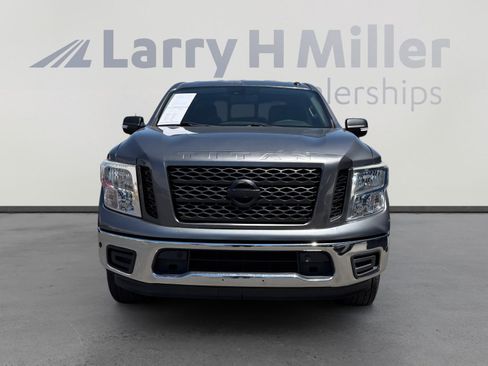 Used 2019 Nissan Titan SV w/ SV Convenience Package RWD image 8