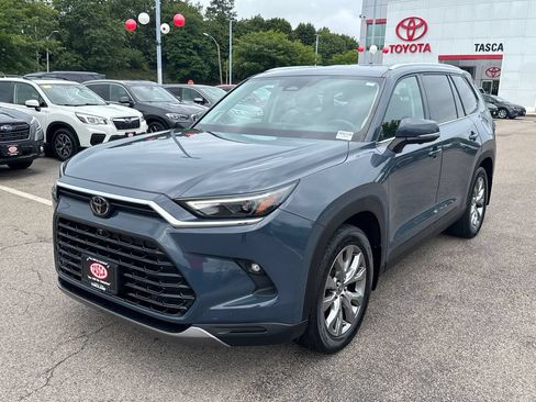 Used 2024 Toyota Grand Highlander AWD image 3