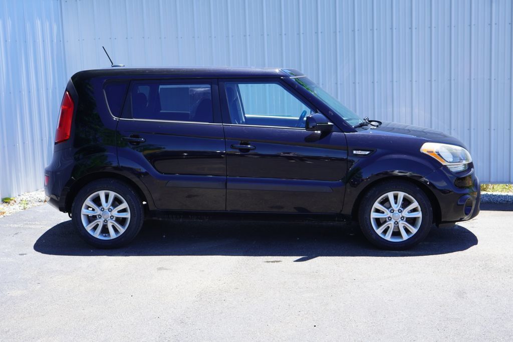 Used 2013 Kia Soul FWD image 2