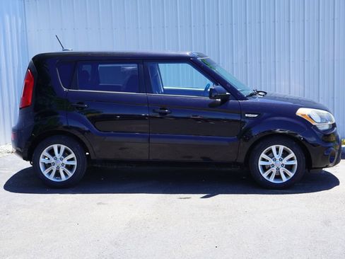 Used 2013 Kia Soul FWD image 2