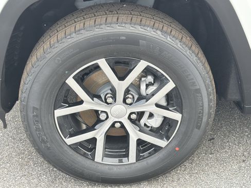 New 2025 Jeep Grand Cherokee Limited image 12