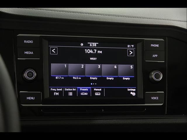 Certified 2024 Volkswagen Jetta SE w/ Panoramic Sunroof Package FWD image 10