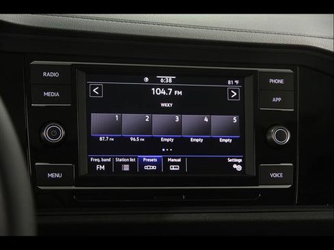 Certified 2024 Volkswagen Jetta SE w/ Panoramic Sunroof Package FWD image 10