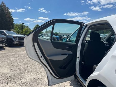 Used 2023 Chevrolet Equinox LS FWD image 28