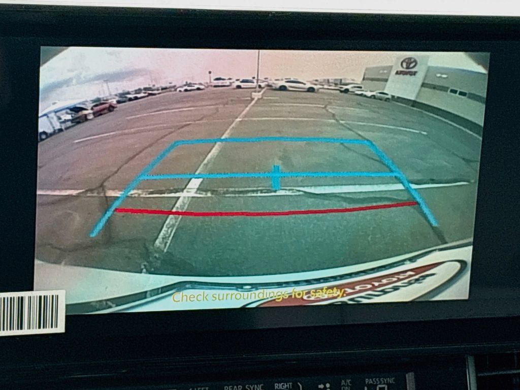 Certified 2026 Toyota Sienna XLE FWD image 15