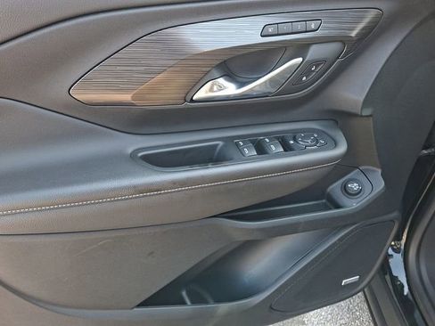 Used 2022 GMC Terrain SLT w/ Infotainment Package II image 12