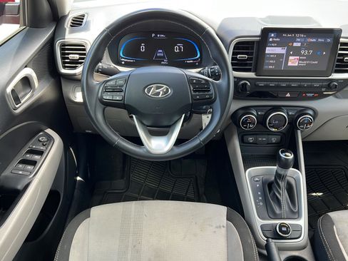 Used 2023 Hyundai Venue SEL FWD image 15