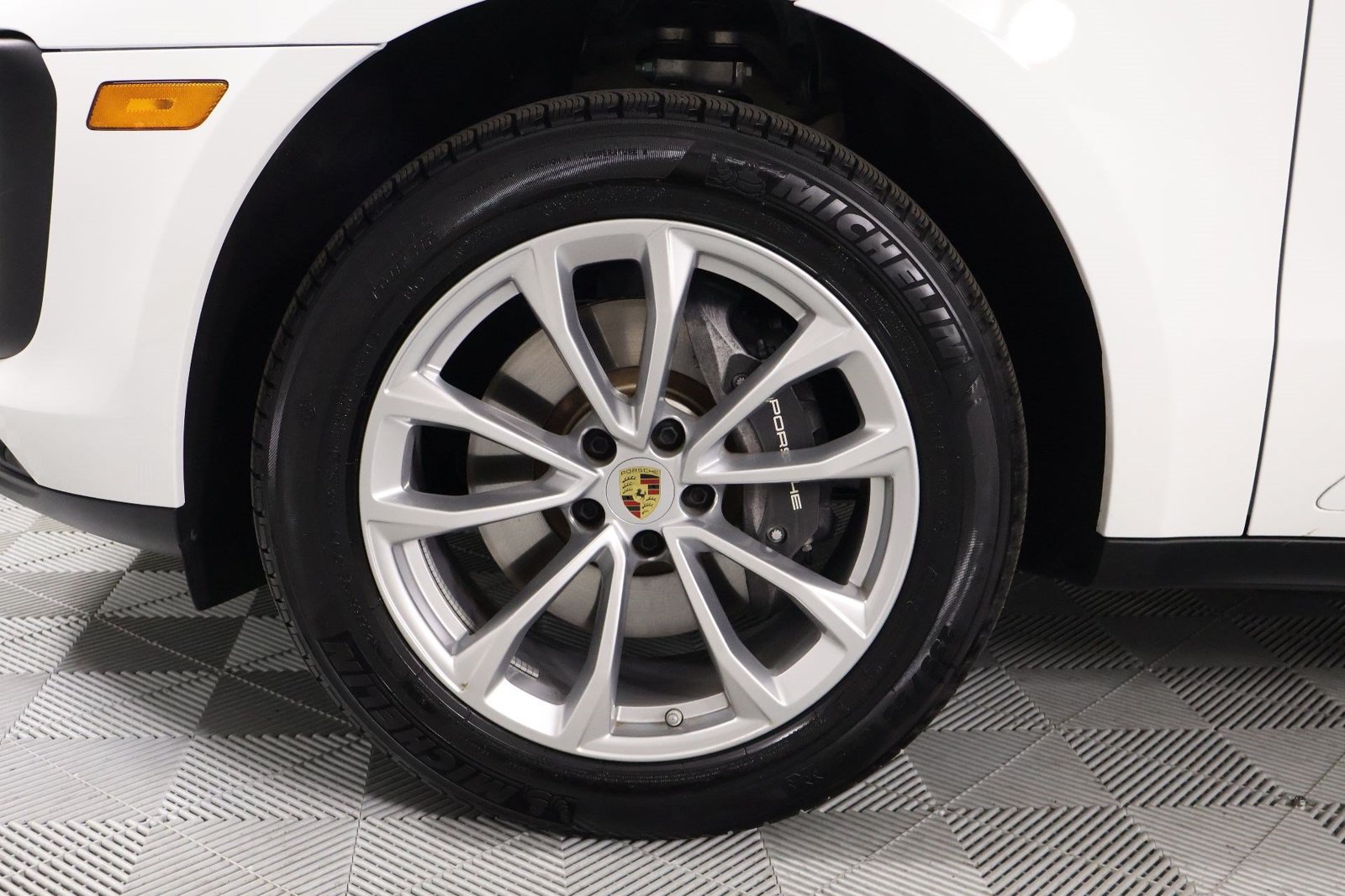 Certified 2026 Porsche Macan AWD/4WD image 30