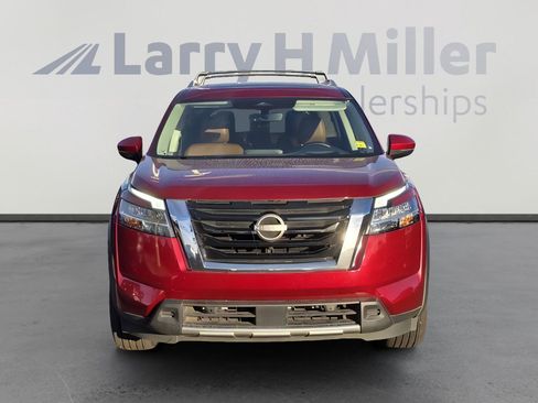 Used 2023 Nissan Pathfinder Platinum image 8