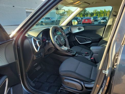 Used 2022 Kia Soul LX FWD image 15