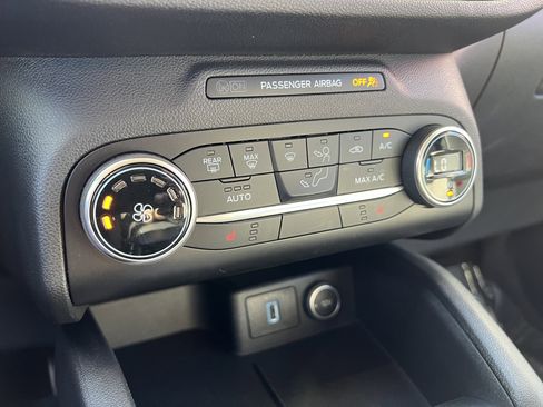 Used 2020 Ford Escape SE image 28