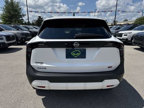 Used 2026 Nissan Kicks SR FWD image 4