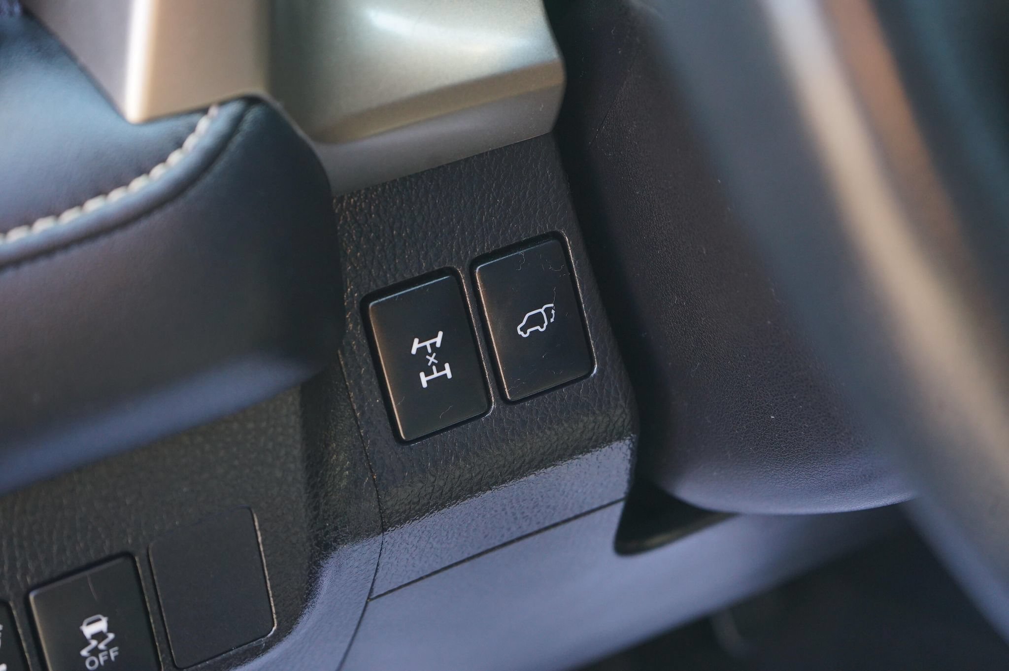 Used 2015 Toyota RAV4 Limited AWD/4WD image 24