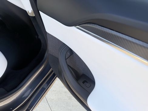 Used 2021 Tesla Model S Plaid image 33