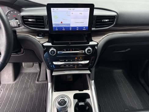 Used 2024 Ford Explorer Limited RWD image 32
