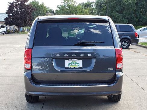 Used 2016 Dodge Grand Caravan SE image 4