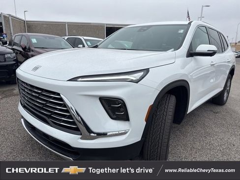 Used 2025 Buick Enclave Preferred image 3