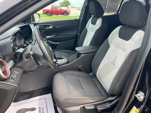 Used 2025 Chevrolet Trax RS w/ Driver Confidence Package FWD image 31