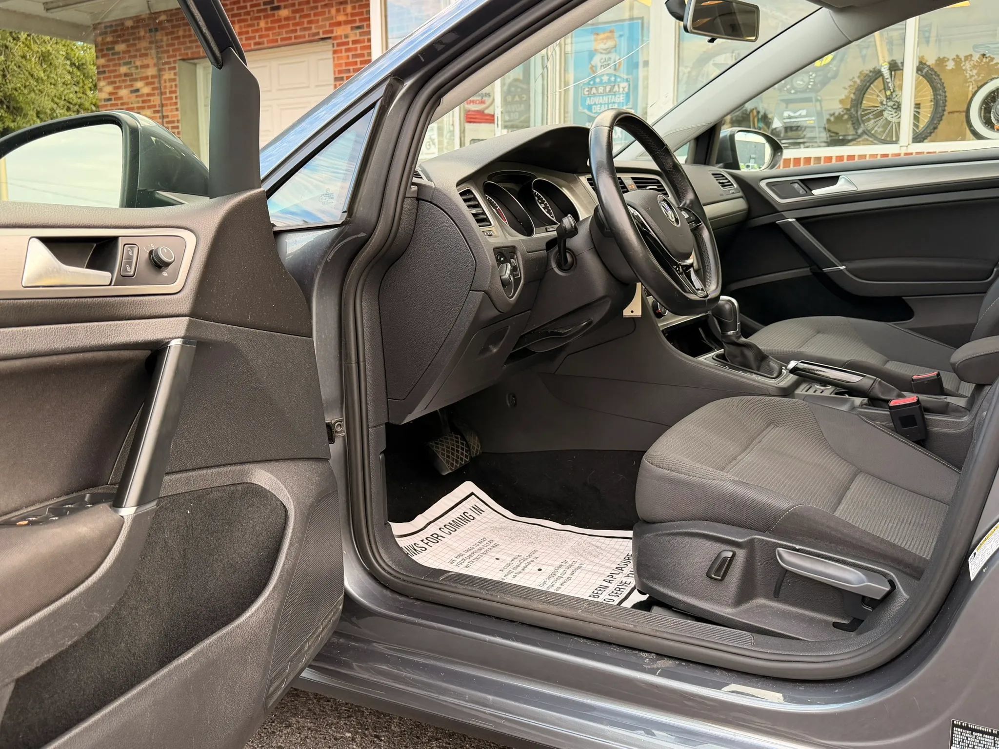 Used 2016 Volkswagen Golf S FWD image 9