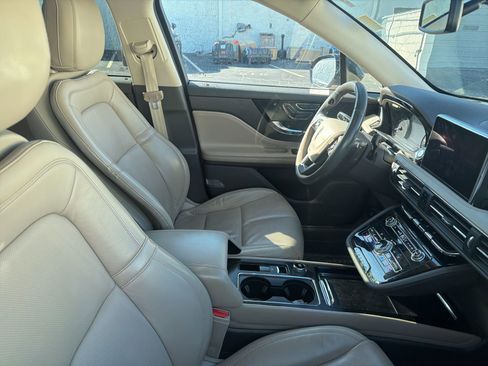 Used 2020 Lincoln Corsair FWD w/ Premium Package image 6