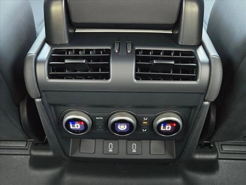 Used 2026 Land Rover Defender 110 X-Dynamic SE AWD/4WD image 17