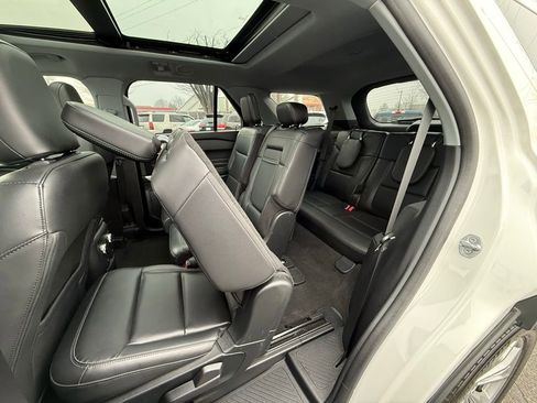 Used 2022 Ford Explorer XLT w/ Equipment Group 202A image 28