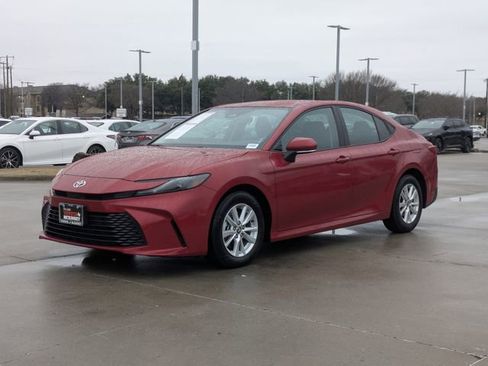 Used 2025 Toyota Camry LE image 10