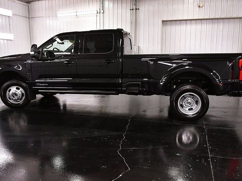 Used 2025 Ford F350 Platinum image 4