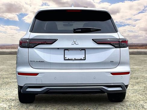New 2026 Mitsubishi Outlander FWD image 4