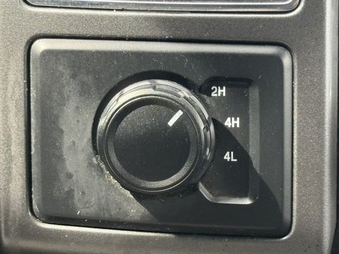 Used 2018 Ford F150 XLT w/ Equipment Group 302A Luxury AWD/4WD image 19