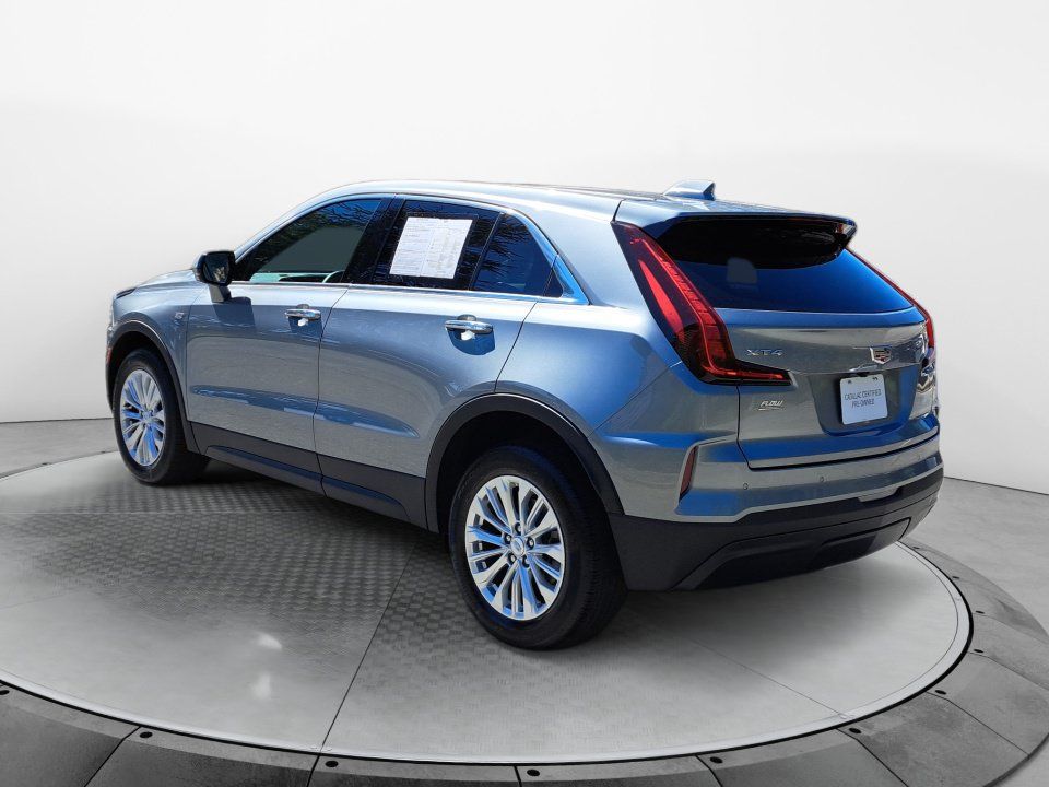 Certified 2024 Cadillac XT4 Luxury w/ Cold Weather Package FWD image 5