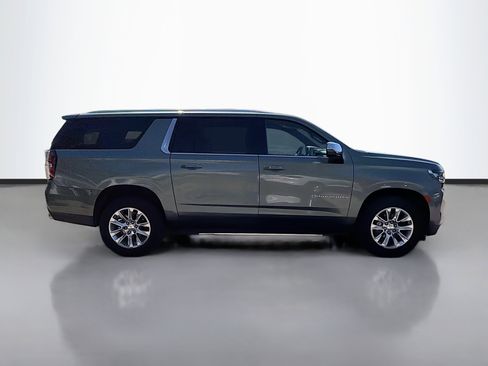 Used 2023 Chevrolet Suburban Premier image 2