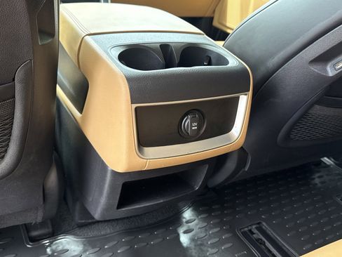 Used 2024 Kia Carnival LX FWD image 18