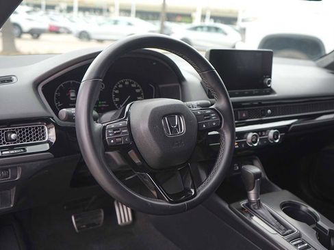 Used 2024 Honda Civic Sport image 2