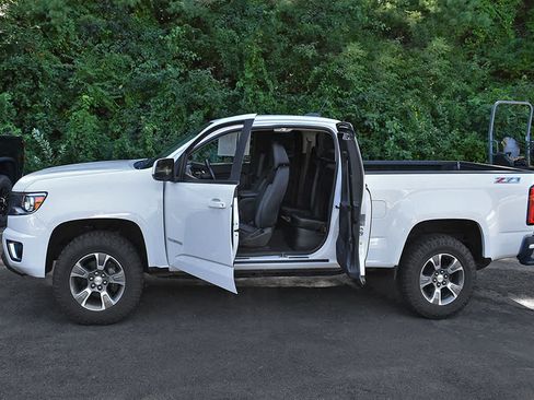 Used 2019 Chevrolet Colorado Z71 AWD/4WD image 5