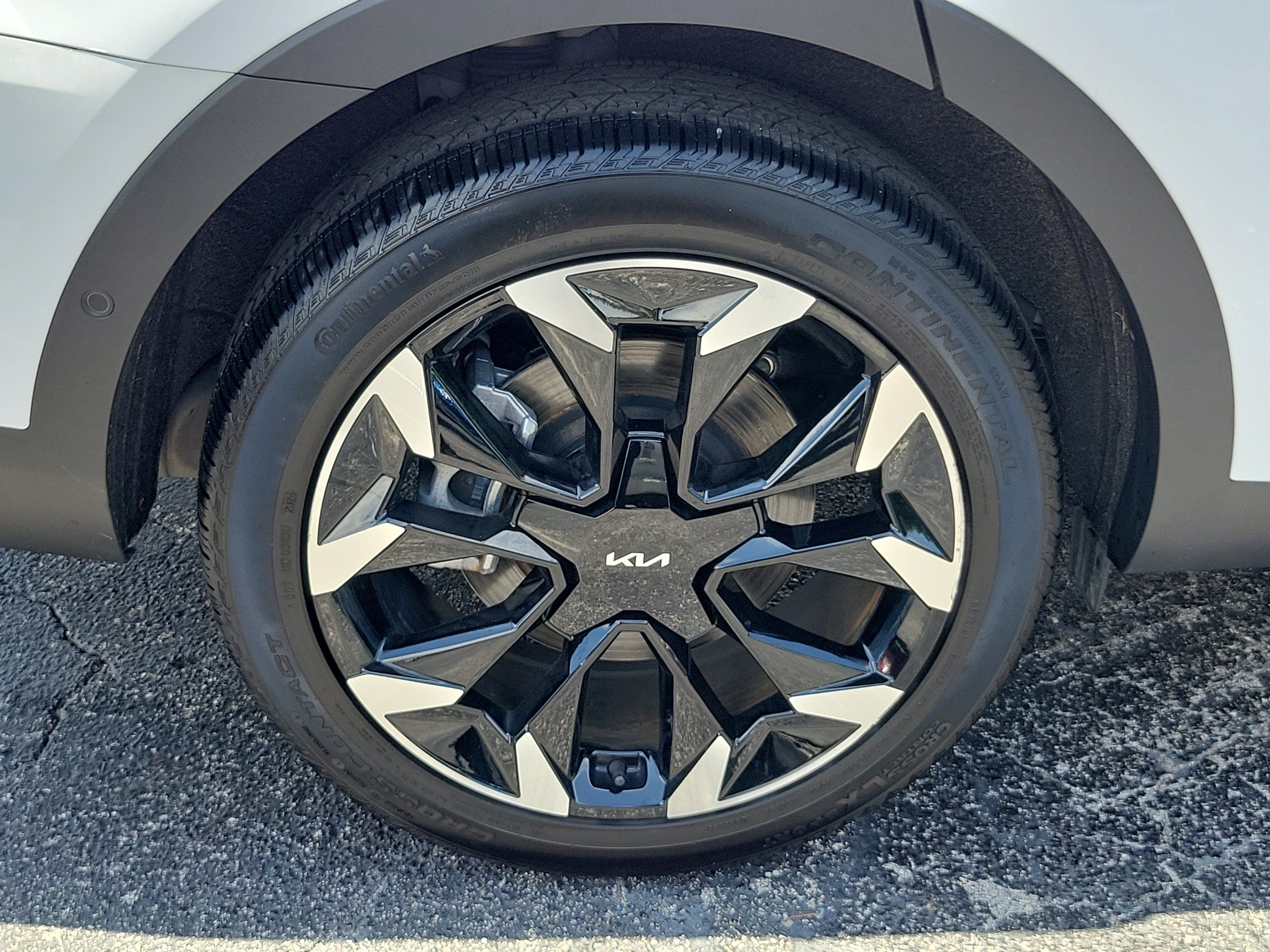 Used 2025 Kia Sorento SX FWD image 9
