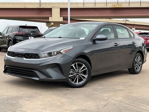 Used 2024 Kia Forte LXS image 2