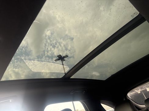 Used 2024 Genesis GV70 3.5T Sport image 28