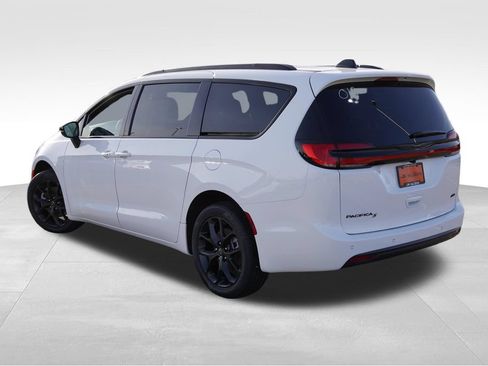 New 2026 Chrysler Pacifica Select w/ S Appearance Package AWD/4WD image 7