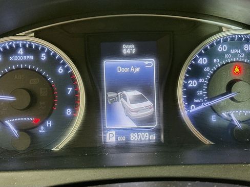 Used 2017 Toyota Camry LE image 18