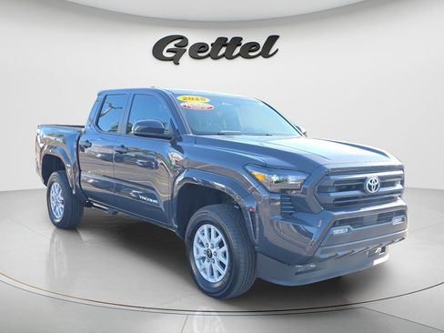 Used 2025 Toyota Tacoma SR5 RWD image 3