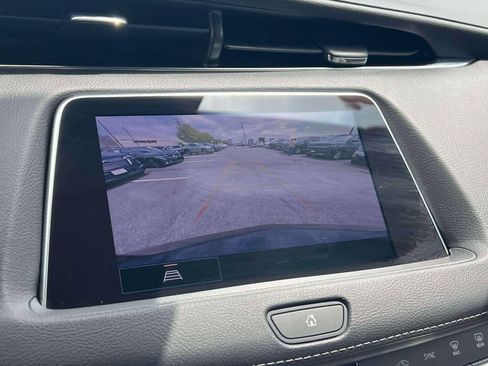 Used 2023 Cadillac XT4 Luxury w/ Cold Weather Package FWD image 34