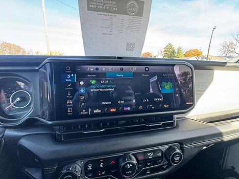 Used 2024 Jeep Wrangler Unlimited Sahara image 20