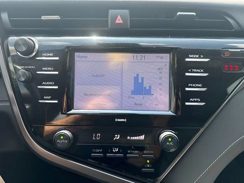 Used 2020 Toyota Camry SE FWD image 18