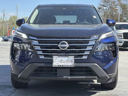 Certified 2025 Nissan Rogue SV image 3