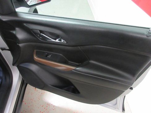 Used 2018 GMC Acadia SLE image 26