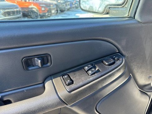 Used 2005 GMC Sierra 1500 SLE w/ Light Duty Power Package image 9