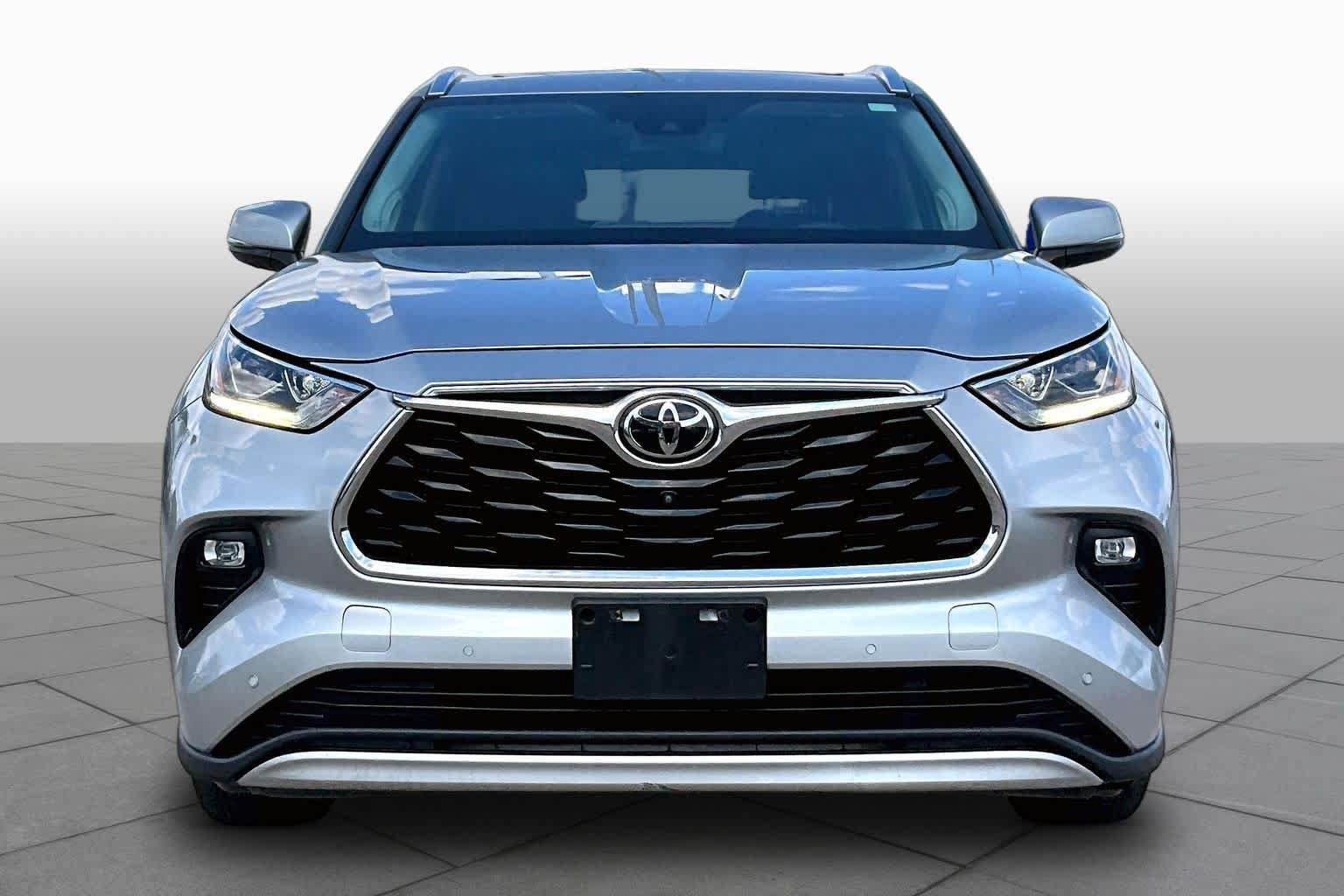 Used 2021 Toyota Highlander Limited AWD/4WD image 4