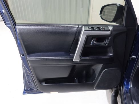 Used 2022 Toyota 4Runner SR5 Premium w/ Moonroof Package RWD image 33